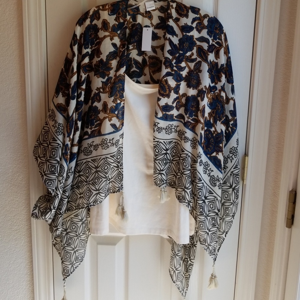 NWT JACKPOT LIGHTWEIGHT SHRUG-ONE SIZE 🌷